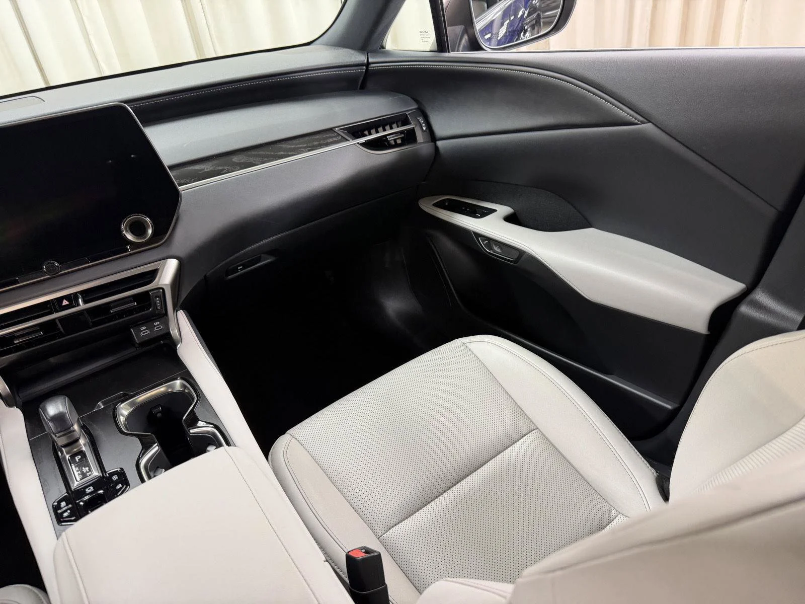 Used 2024  Lexus 350 Premium image 47