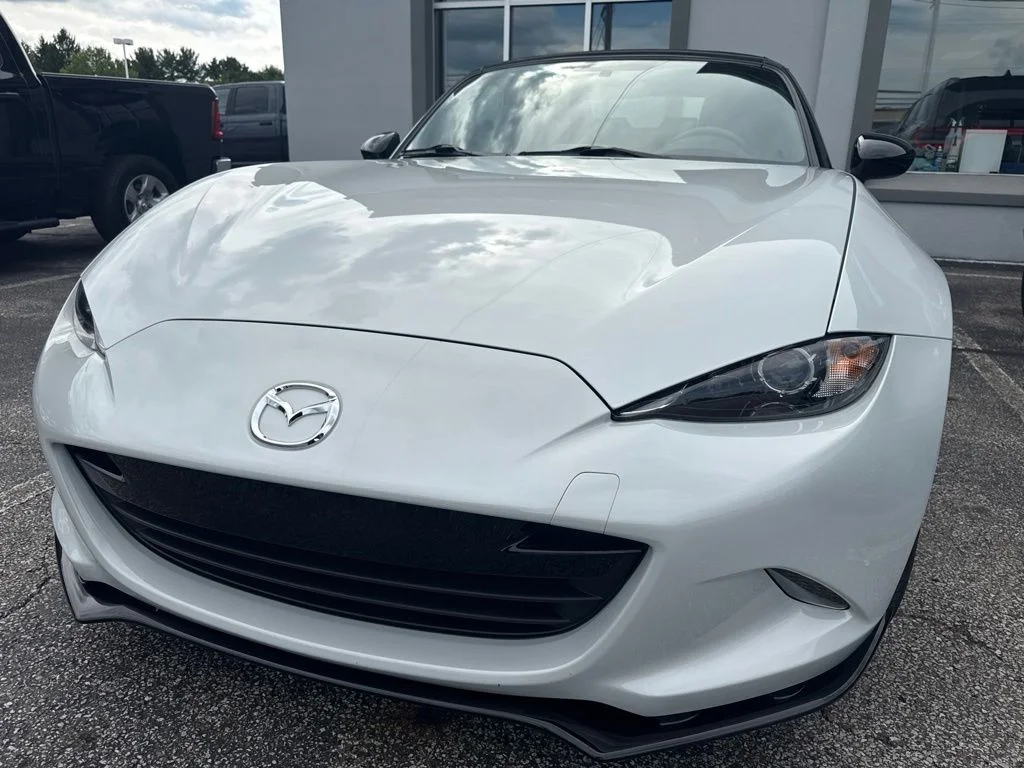 Used 2016 White Mazda Club image 12