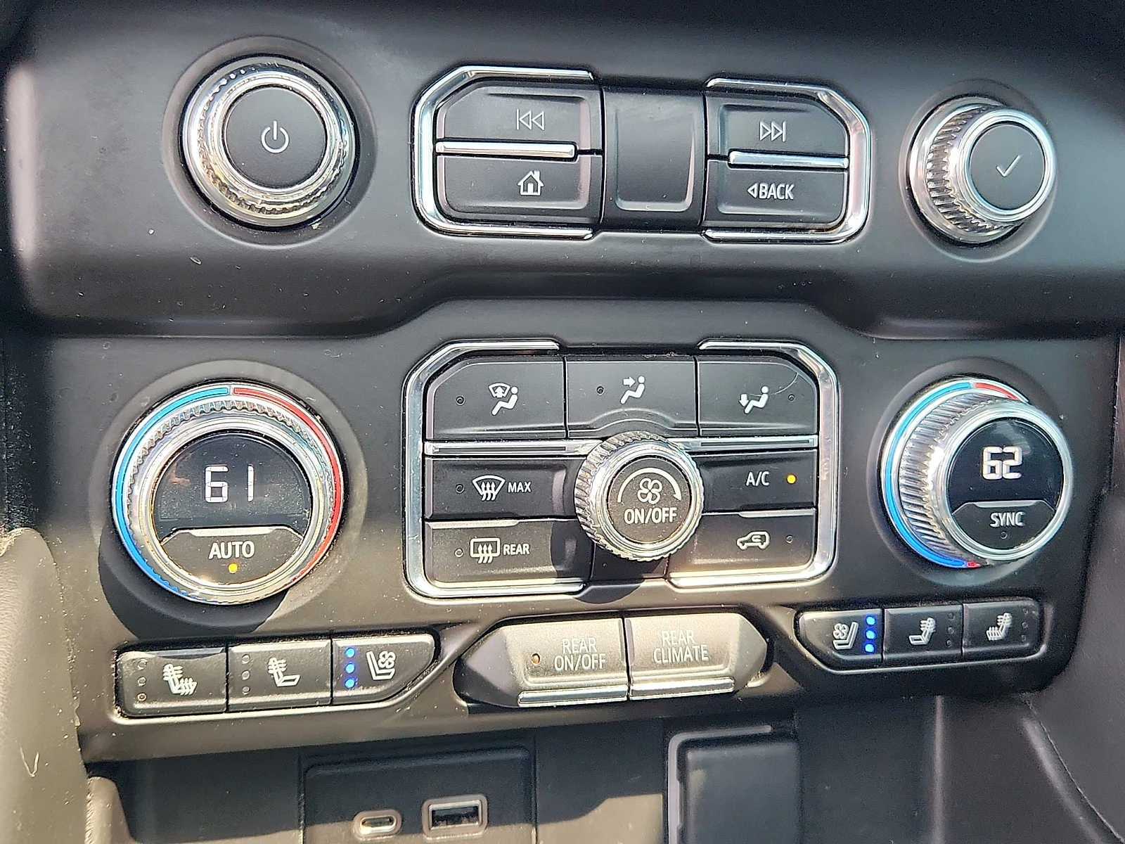 Used 2023 Summit White GMC AT4 image 18