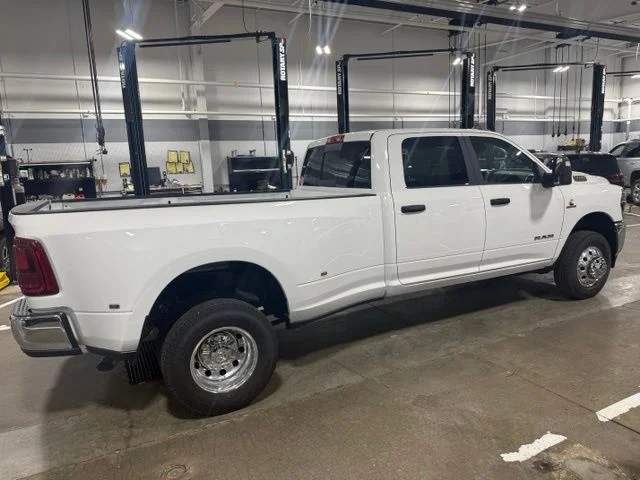 New 2026 Bright White Clear-Coat Exterior Paint RAM Big Horn image 4
