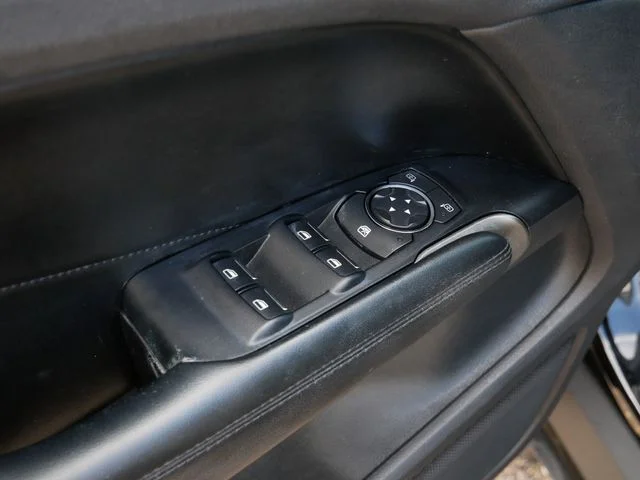 Used 2018 Velvet Lincoln Premiere image 15