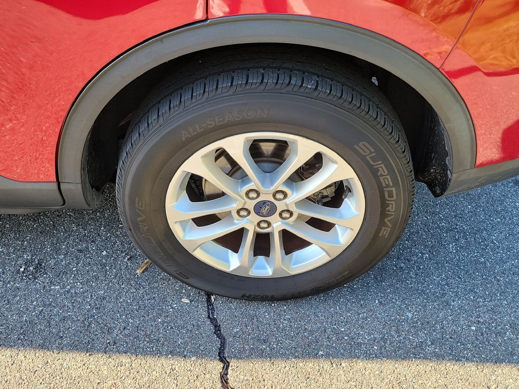 Used 2020 Red Metallic Ford SE image 38