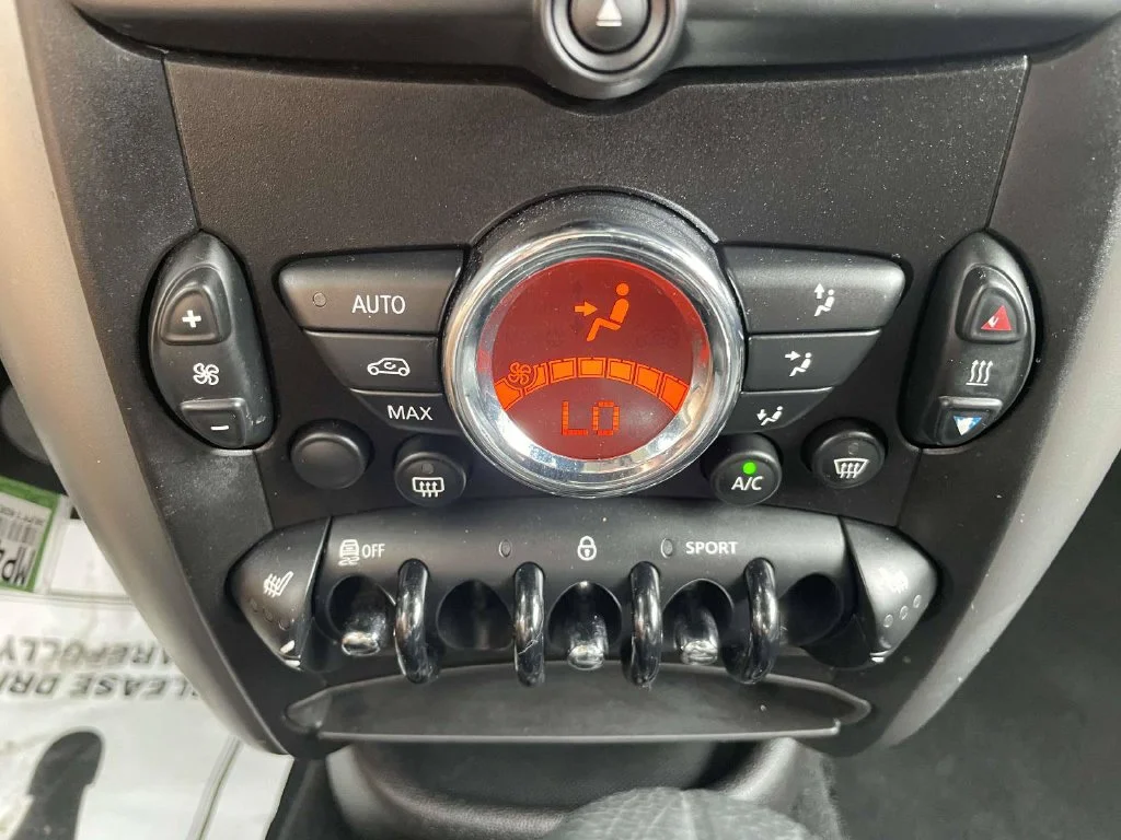Used 2013 Blue MINI Base image 21