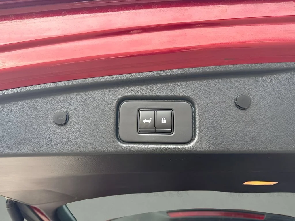 Used 2022  Nissan SL image 11