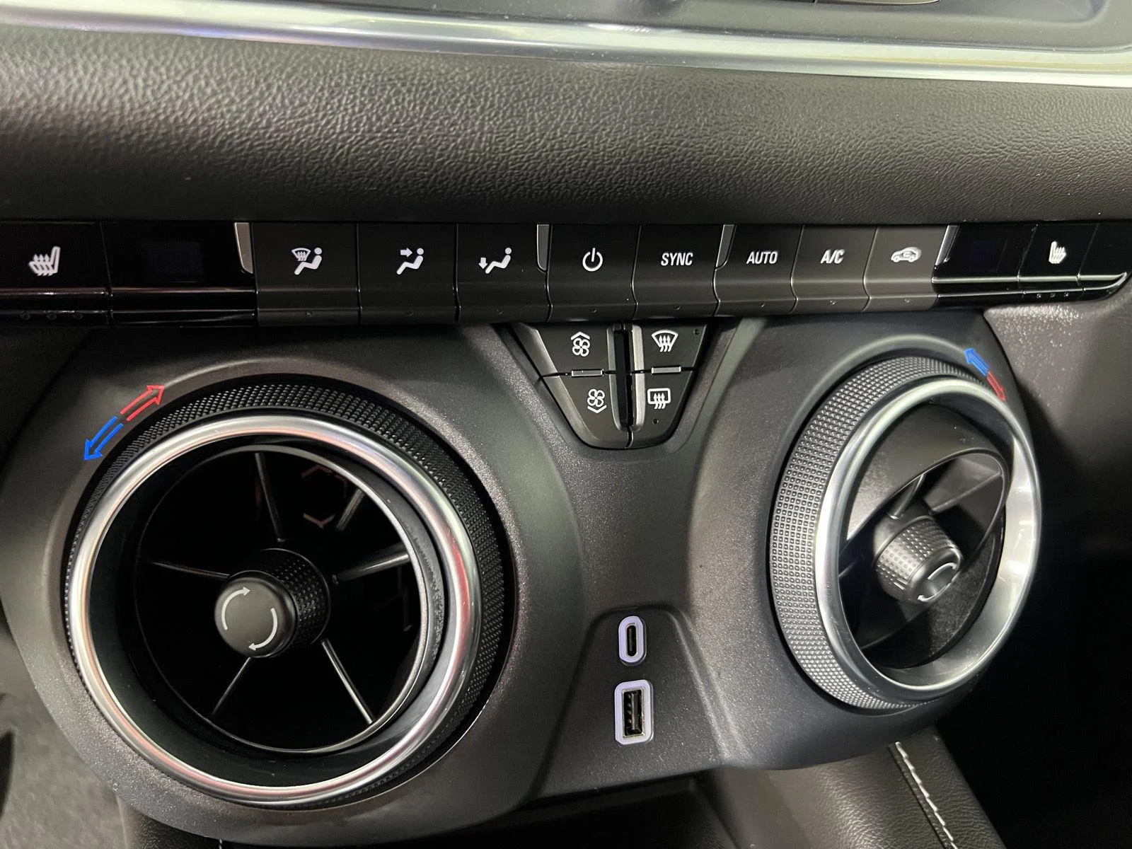 Used 2024 Summit White Chevrolet 3LT image 26