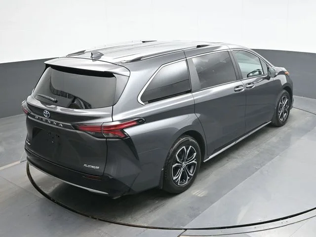 2025 Toyota Sienna Platinum - Photo 17