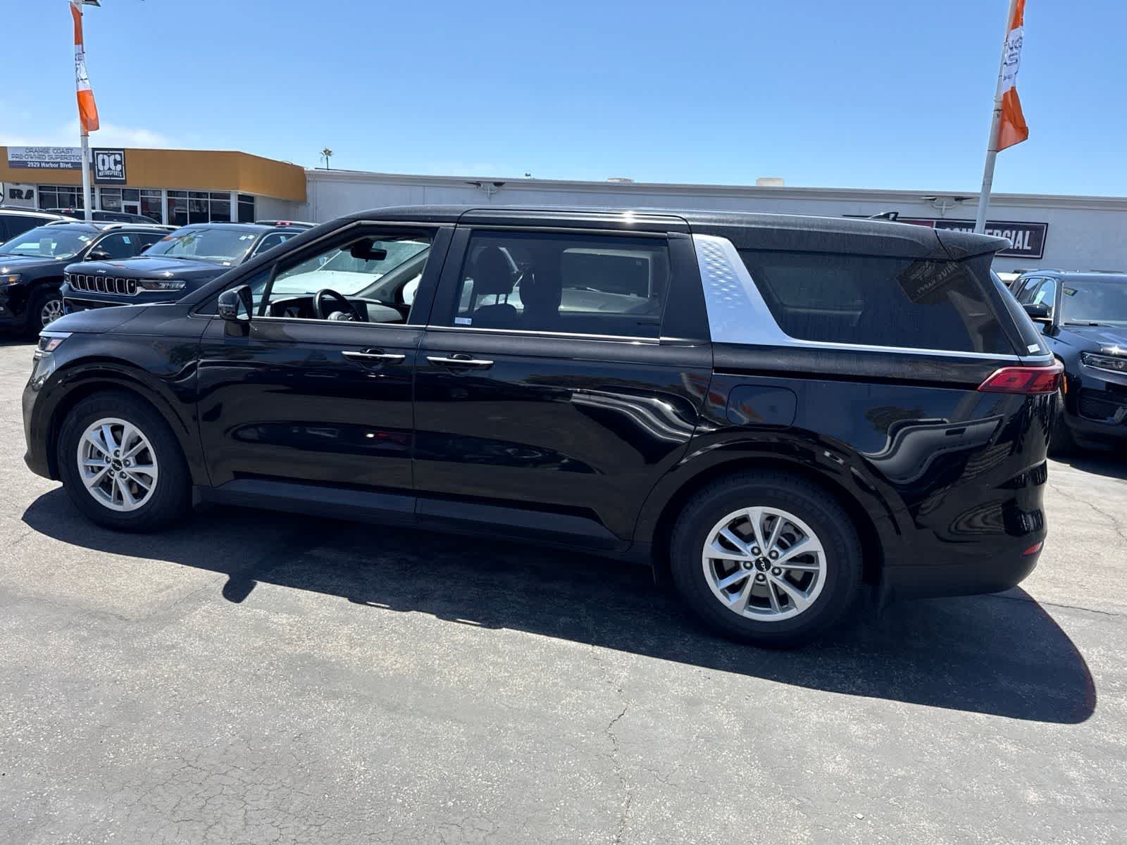 Used 2024 Aurora Black Pearl Kia LX image 22