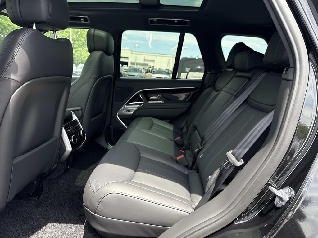 New 2026 Santorini Black Land Rover SE image 16
