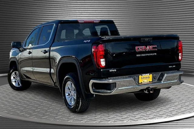 Used 2020 Black GMC SLE image 4