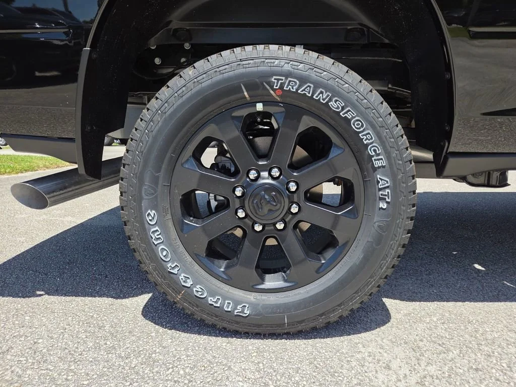 New 2026 Diamond Black Crystal Pearl-Coat Exterior Paint RAM Laramie image 19