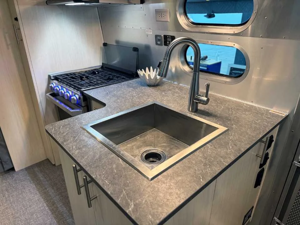Used 2021 SILVER AIRSTREAM  image 16