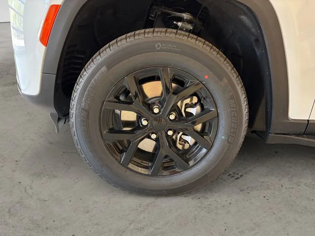 New 2026 White Jeep Altitude image 15