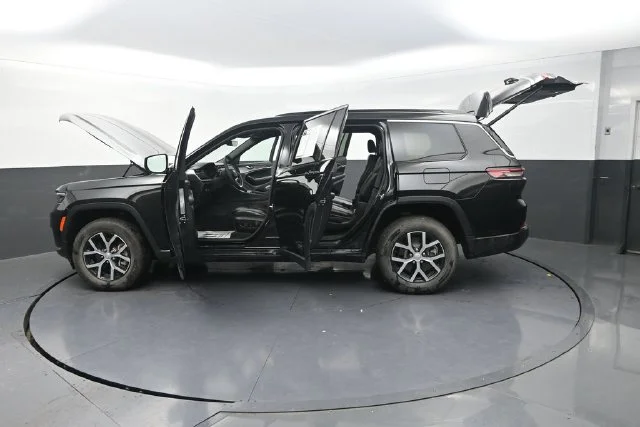 Used 2025 Black Jeep Limited image 33
