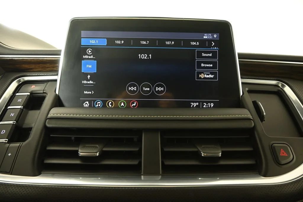 Used 2021 IRIDESCENT PEARL TRICOAT Chevrolet Premier image 29