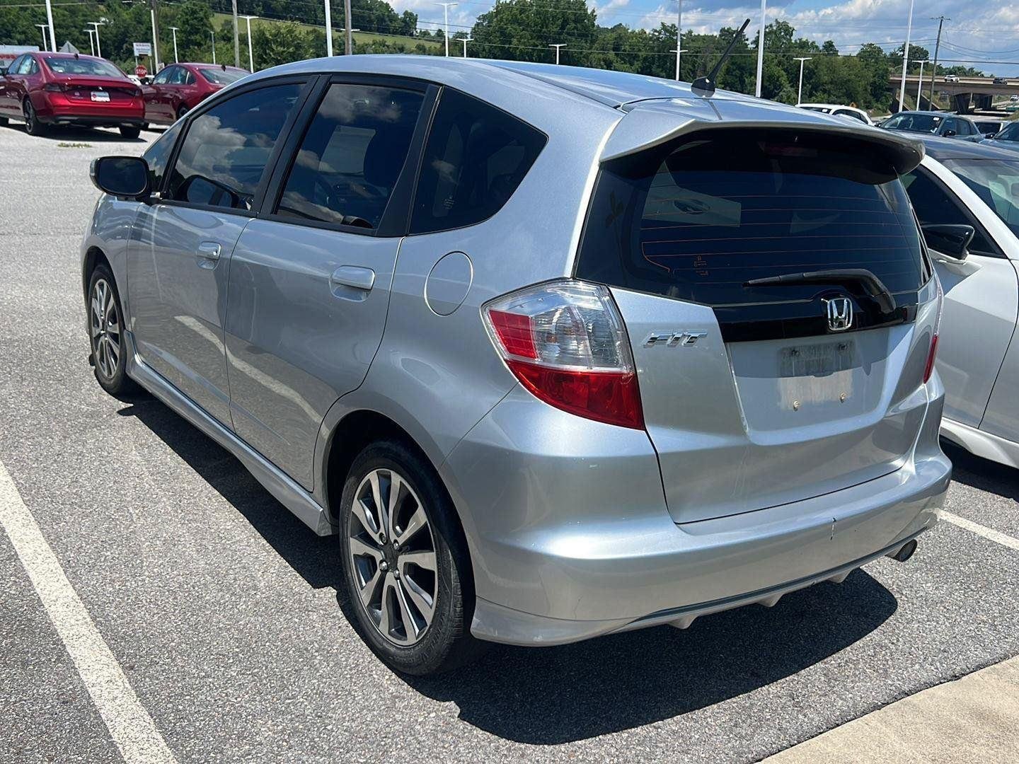 Used 2013  Honda Sport image 2