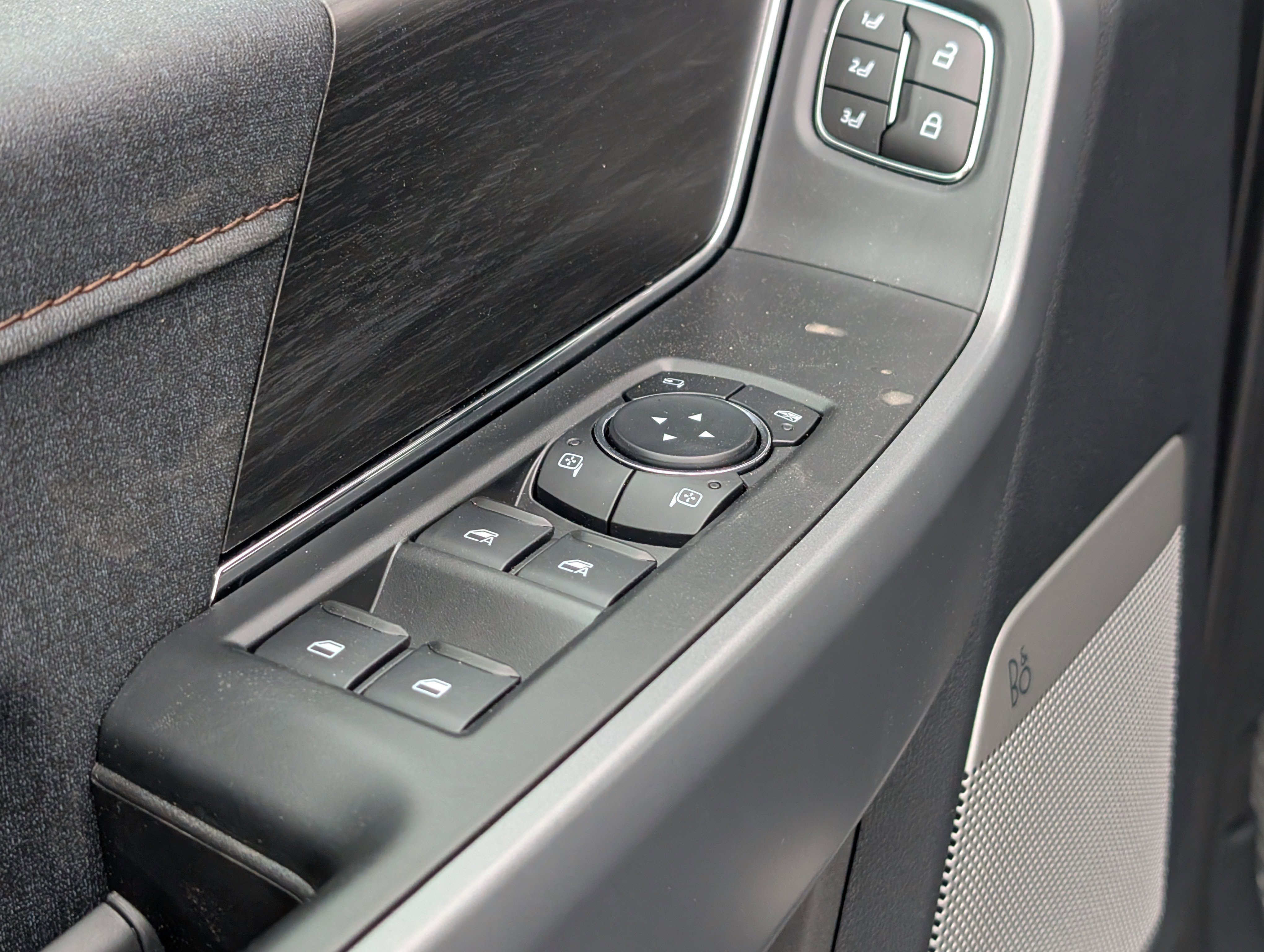 New 2026 Oxford White FORD Lariat® image 17