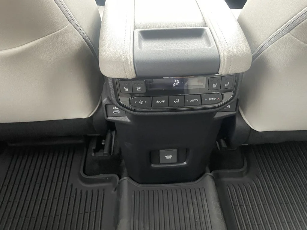 New 2026 Wind Chill Pearl Toyota Platinum image 15