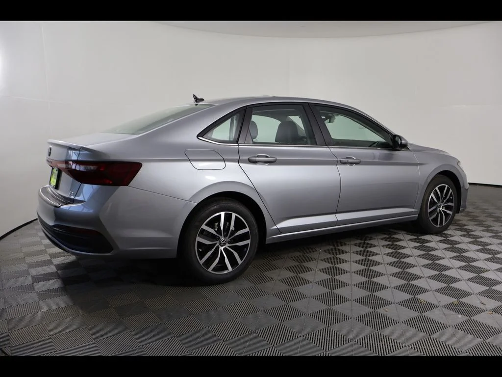 New 2025 Silver Volkswagen 1.5T SE image 6