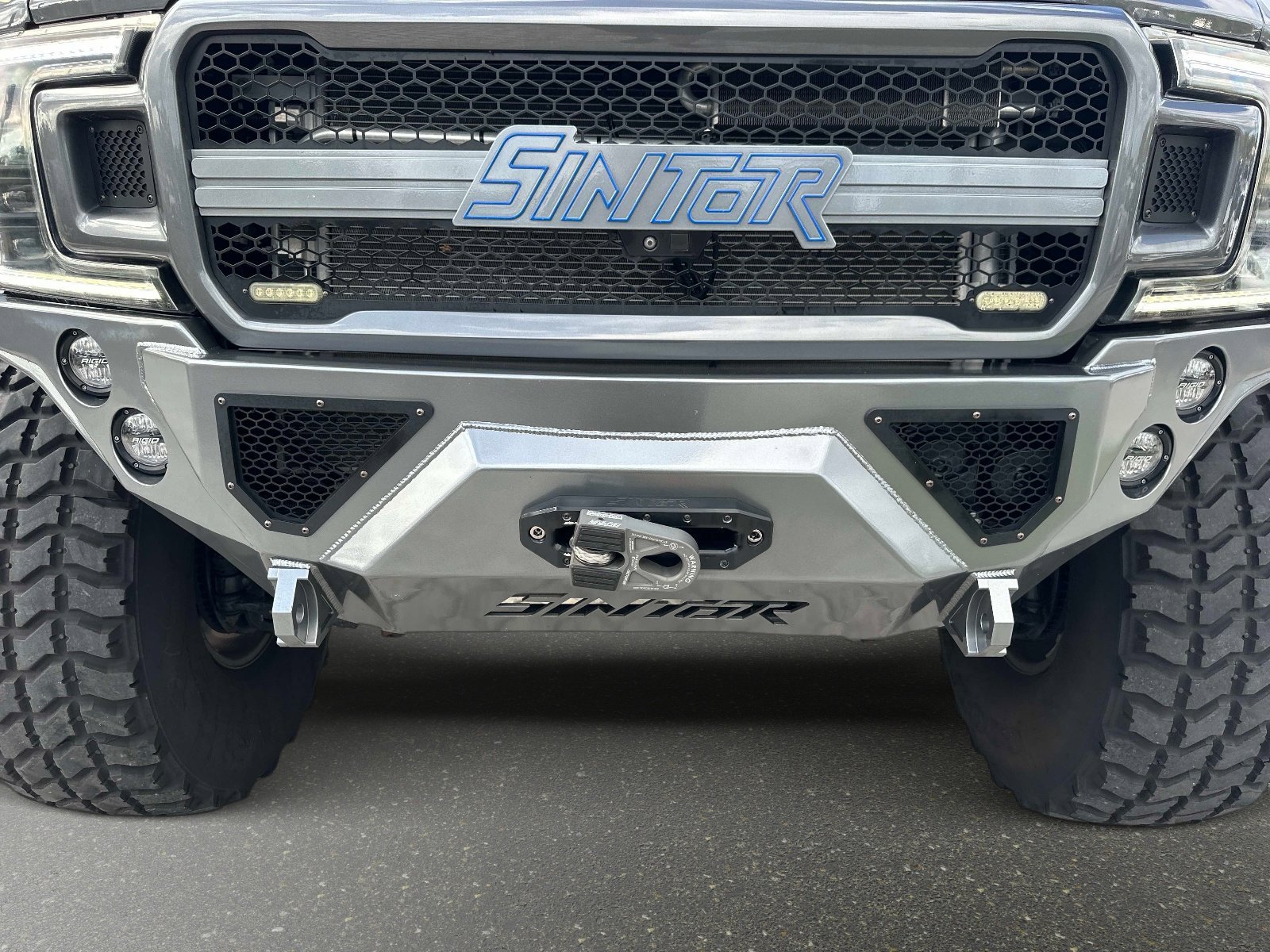 Used 2022 Gray Metallic Ford Lariat image 10