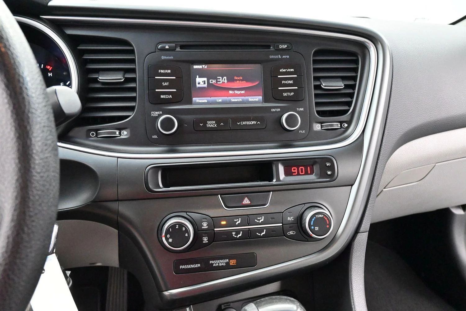 Used 2015 Snow White Pearl Kia LX image 22
