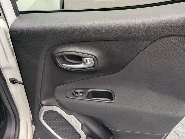 Used 2019 White Jeep Latitude image 31