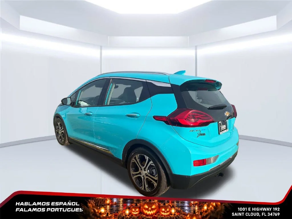 Used 2021 OASIS BLUE Chevrolet Premier image 3