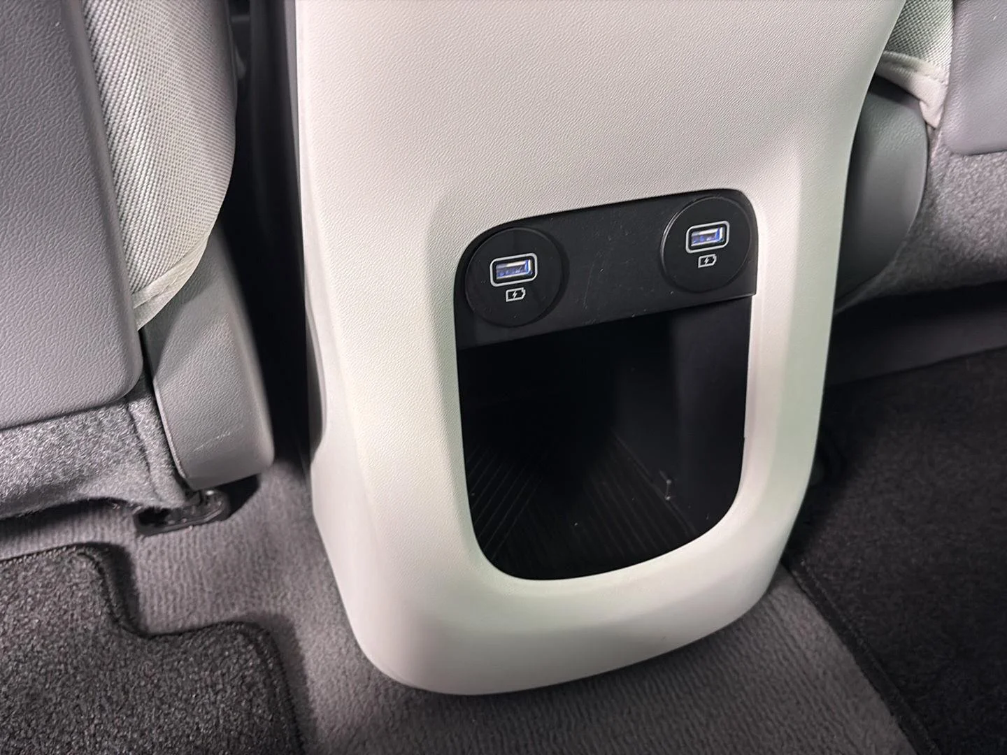 Used 2024 Abyss Black Hyundai Limited image 19