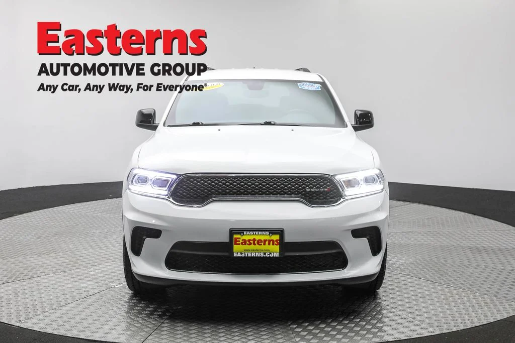 Used 2023 White Dodge SXT image 2