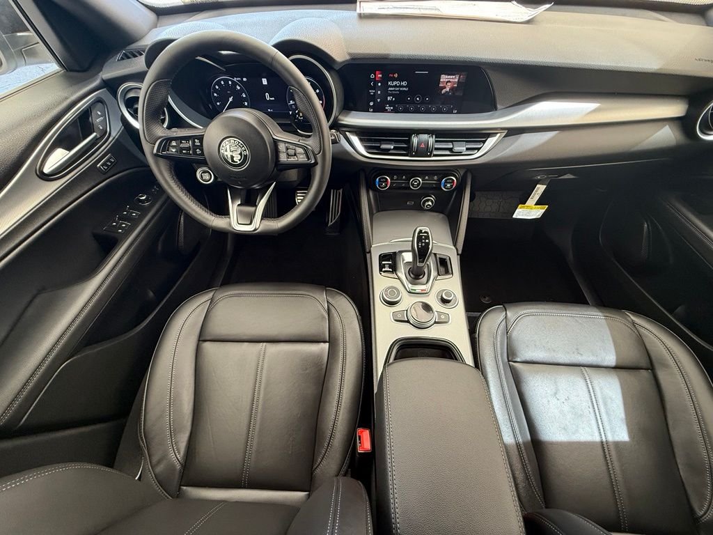 New 2026 Milano White Exterior Paint Alfa Romeo Base image 24