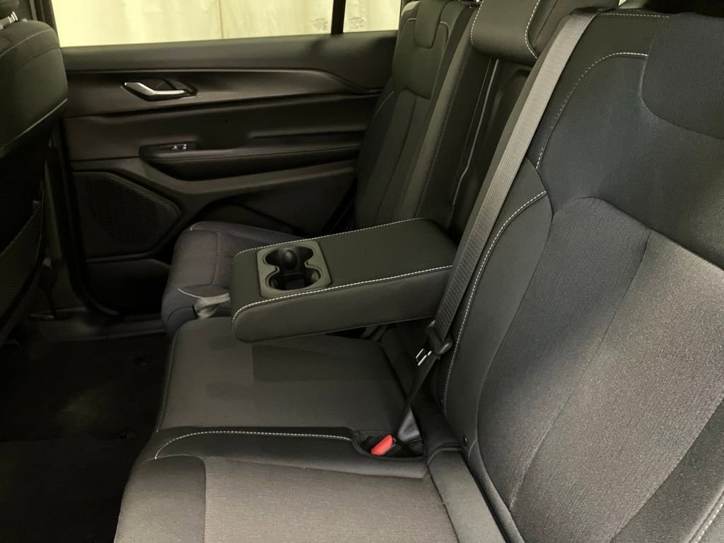 New 2026 Silver Zynith Exterior Paint Jeep Laredo X image 14
