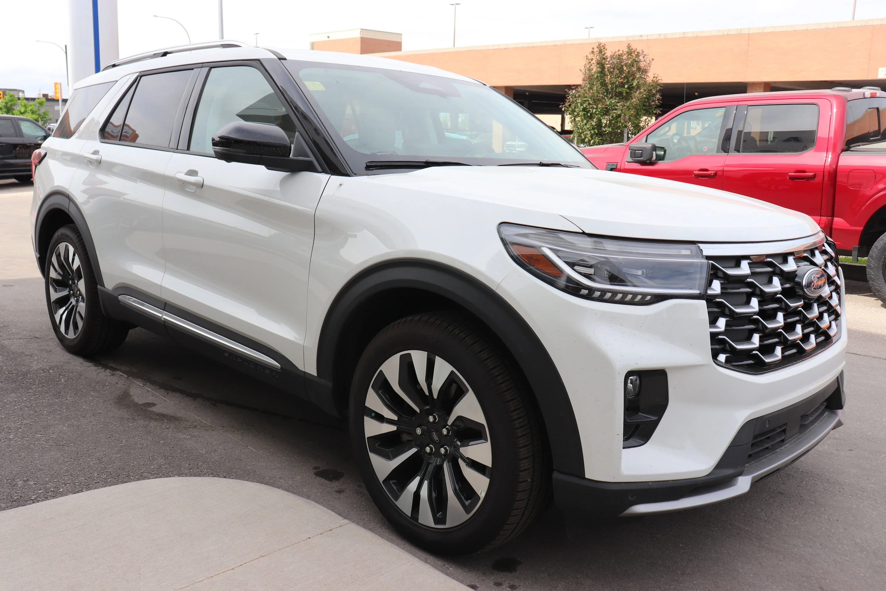 New 2026 STAR WHITE MET TRI-COAT Ford Platinum image 5