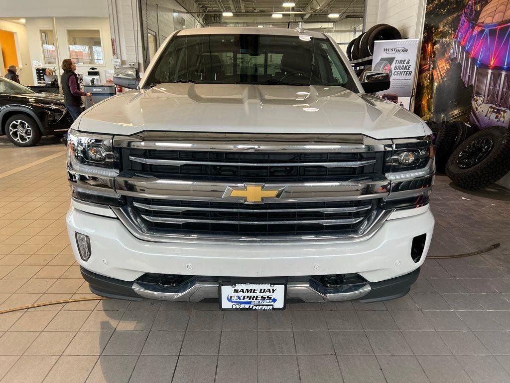 Used 2018 Pearl Chevrolet High Country image 3