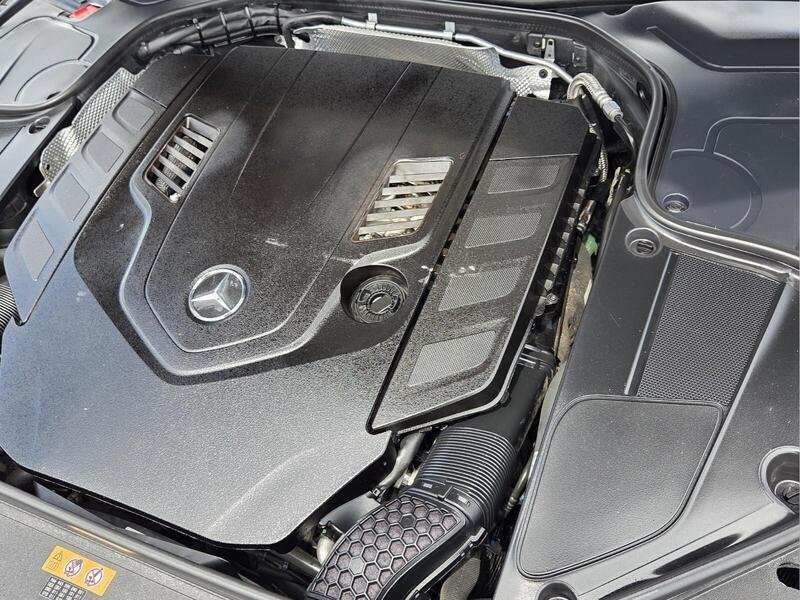 Used 2018 Black MERCEDES-BENZ S 560 SEDAN image 21