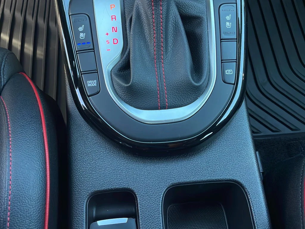 Used 2023 White Kia GT image 31