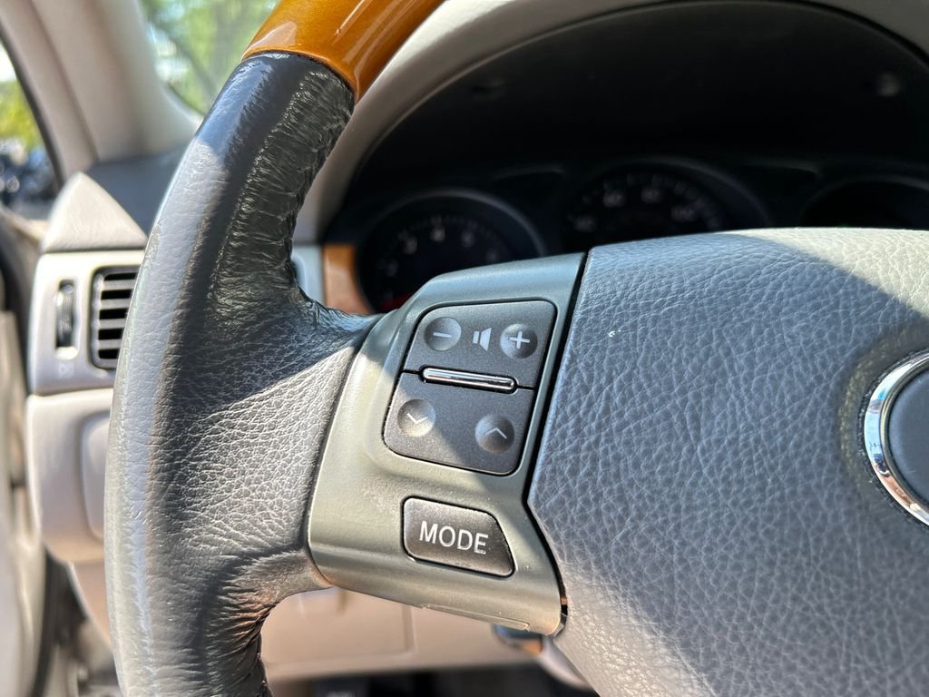 Used 2005  Lexus 330 image 13