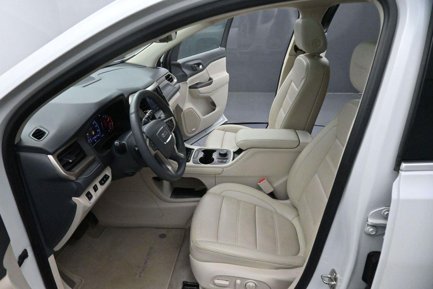 Used 2023 White Frost Tricoat GMC Denali image 13