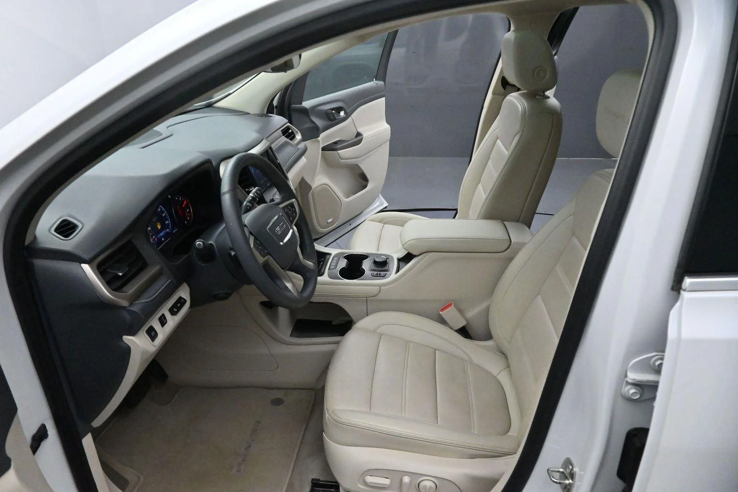 Used 2023 White Frost Tricoat GMC Denali image 13