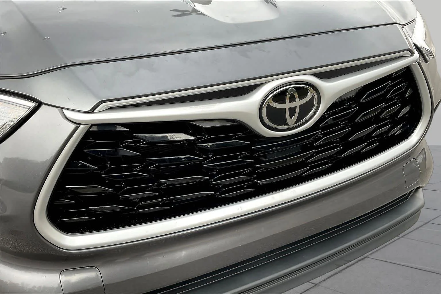 Used 2022 Magnetic Gray Metallic Toyota L image 29