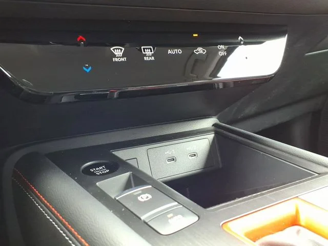 New 2026 Gun Metallic / Scarlet Ember Tintcoat Two-tone Nissan SR image 21