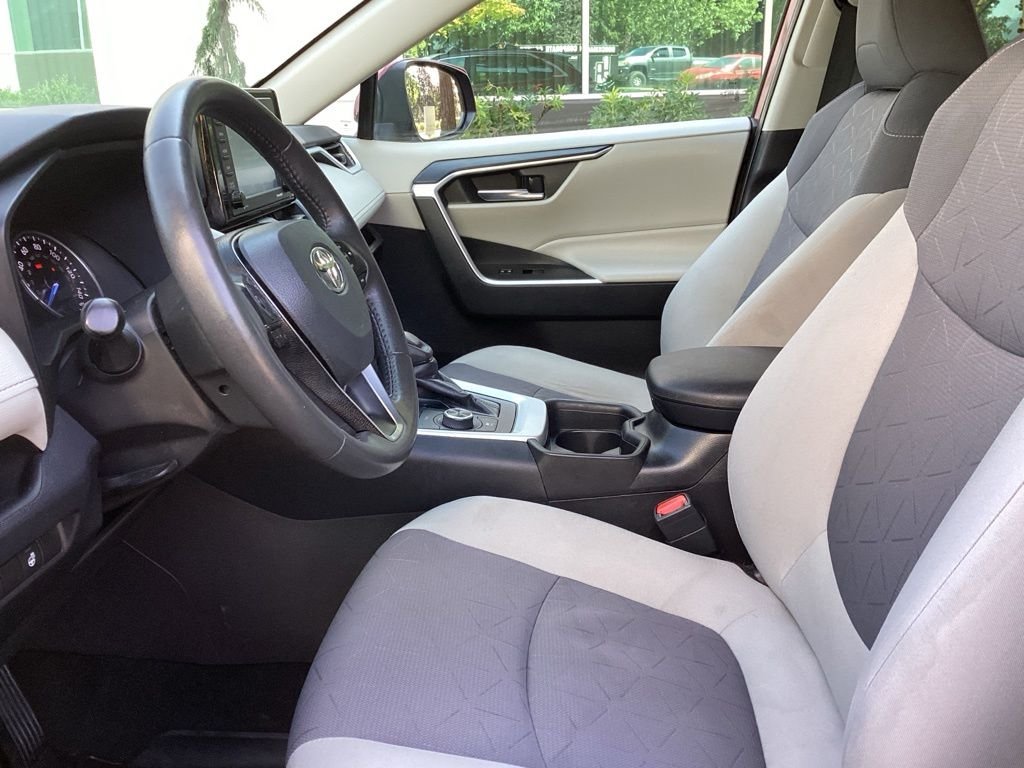 Used 2020 Red Toyota XLE image 3