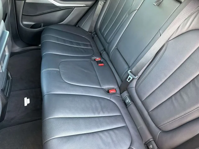 Used 2019 Gray BMW xDrive40i image 14