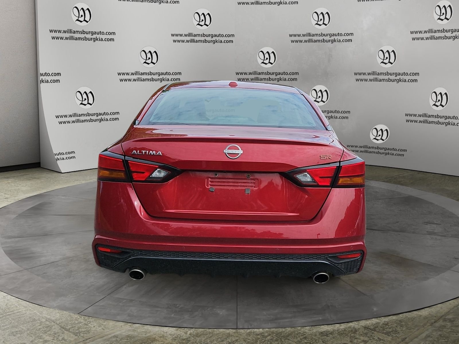 Used 2024 Red Nissan 2.5 SR image 4