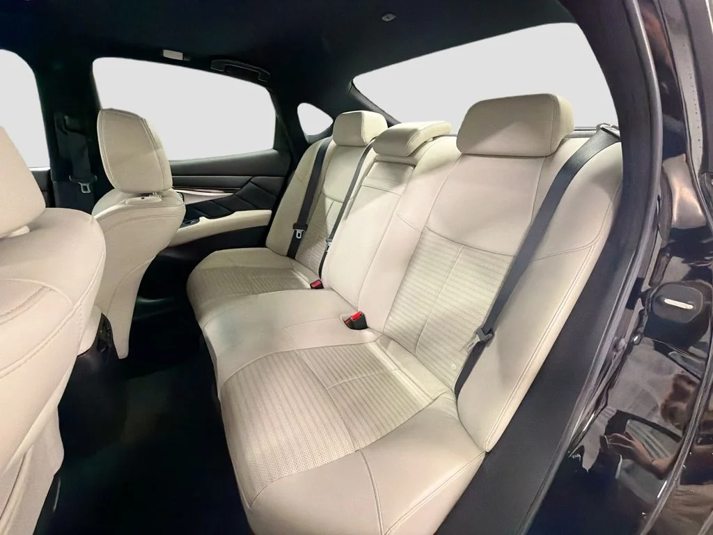 Used 2017 Black Obsidian INFINITI 5.6 image 25