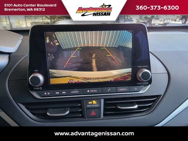 Used 2025 WHITE Nissan S image 19