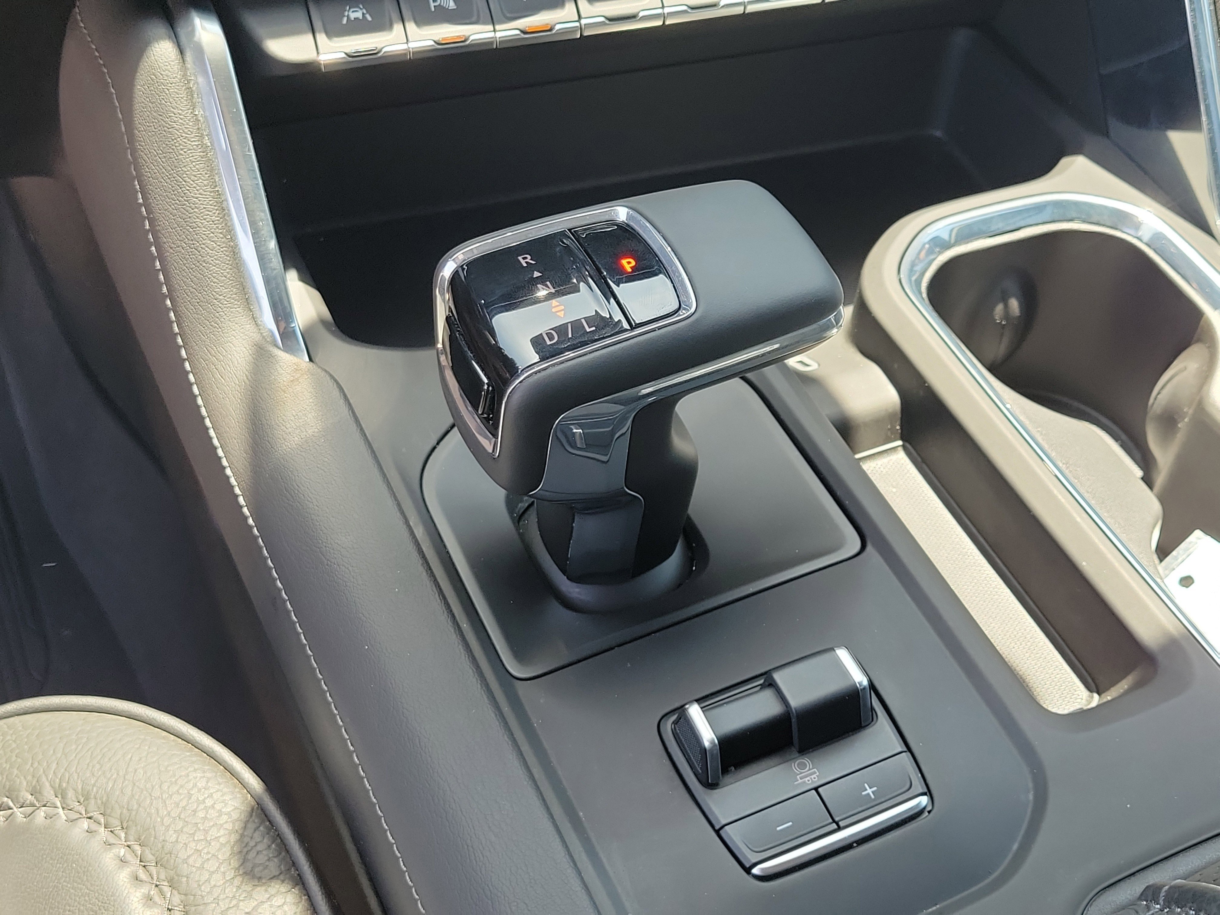 Used 2025 Downpour Metallic GMC Denali image 27