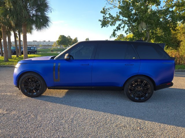 Used 2025 Velocity Blue SV Bespoke Ultra Metallic Satin Land Rover SE image 2