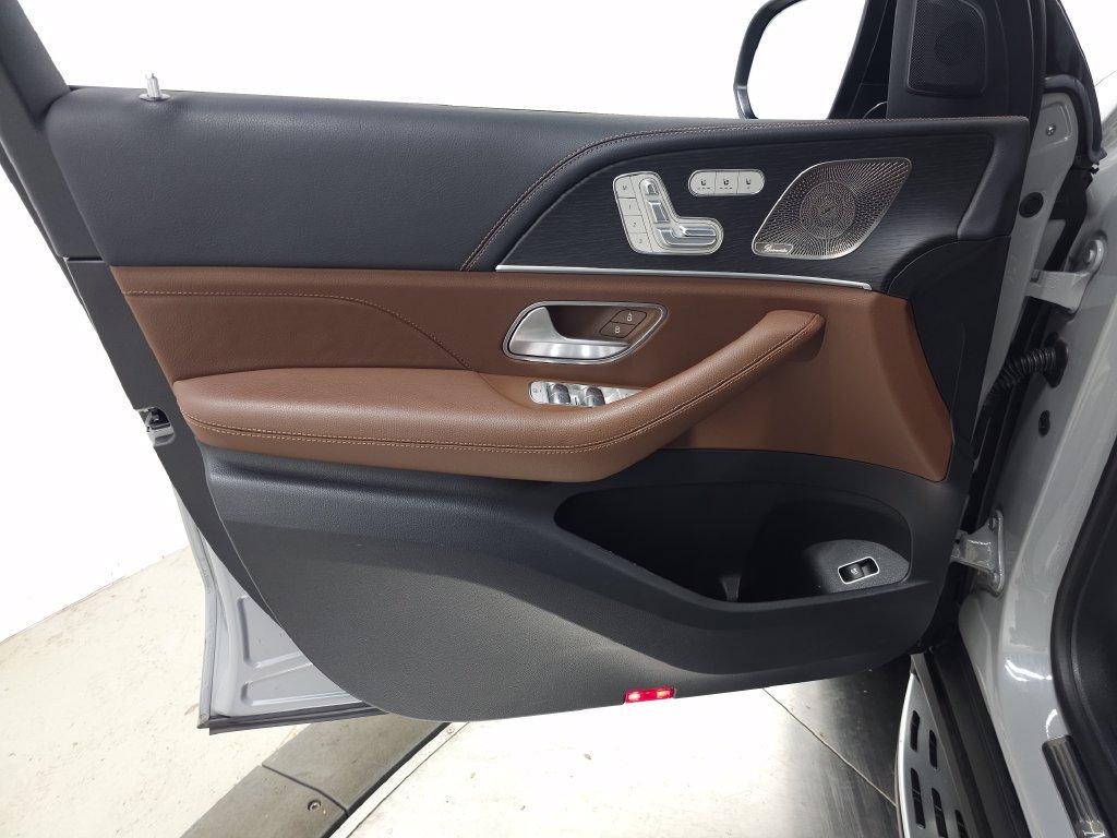 Used 2024  Mercedes-Benz GLS 580 image 15