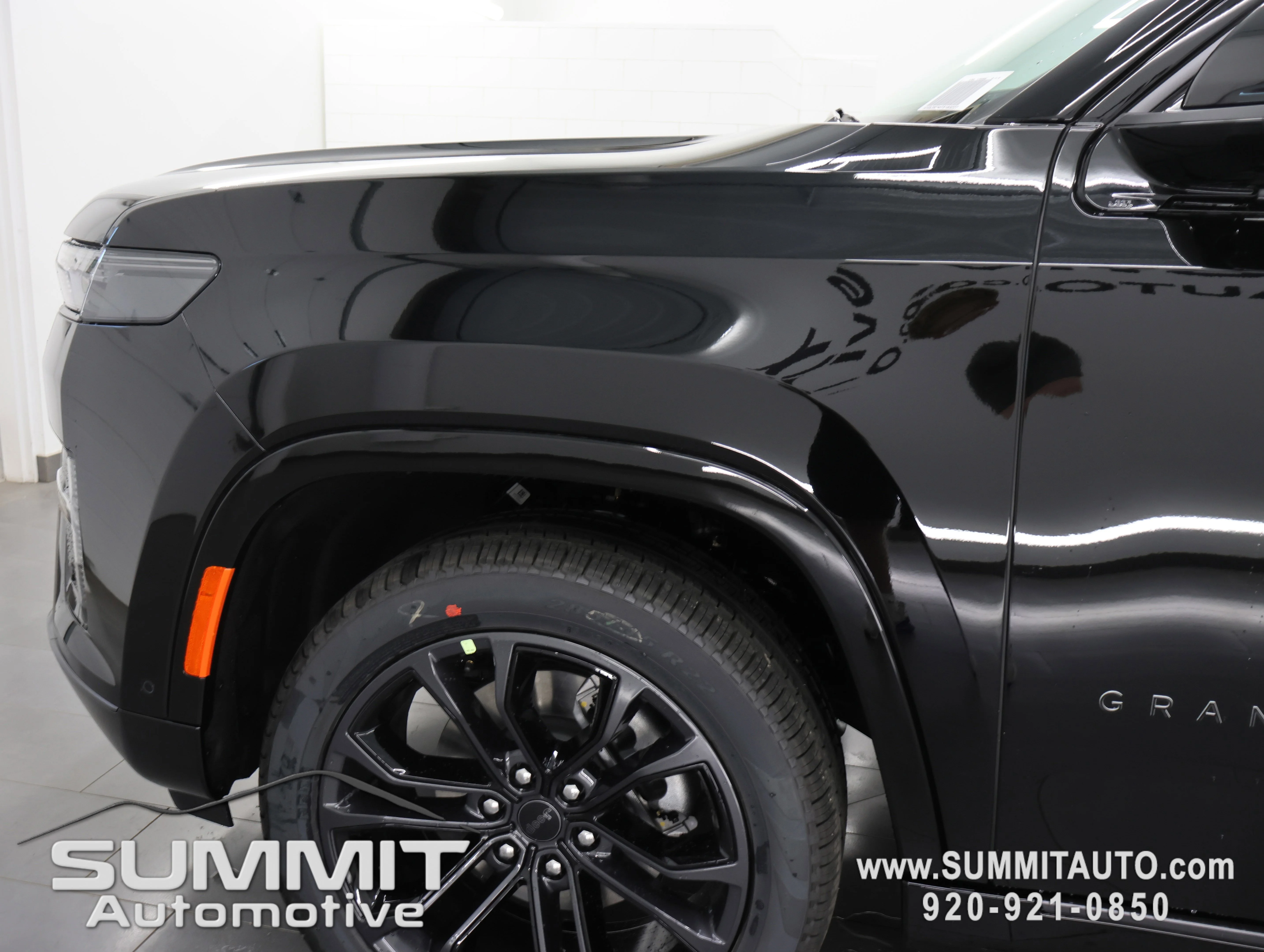 New 2026 High Gloss Black Exterior Paint Jeep Summit Obsidian image 39