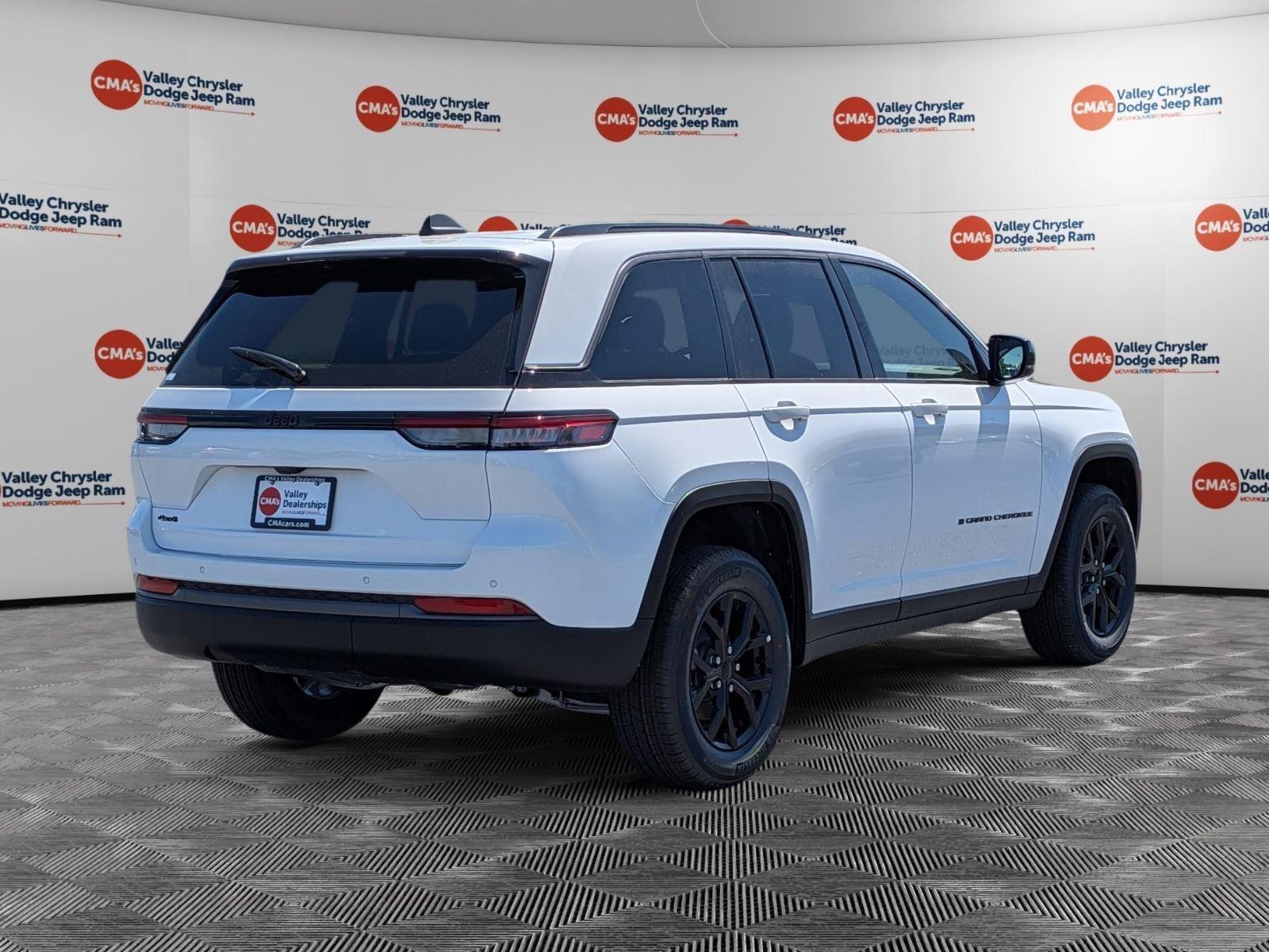New 2026 Bright White Clear-Coat Exterior Paint Jeep Laredo Altitude image 5