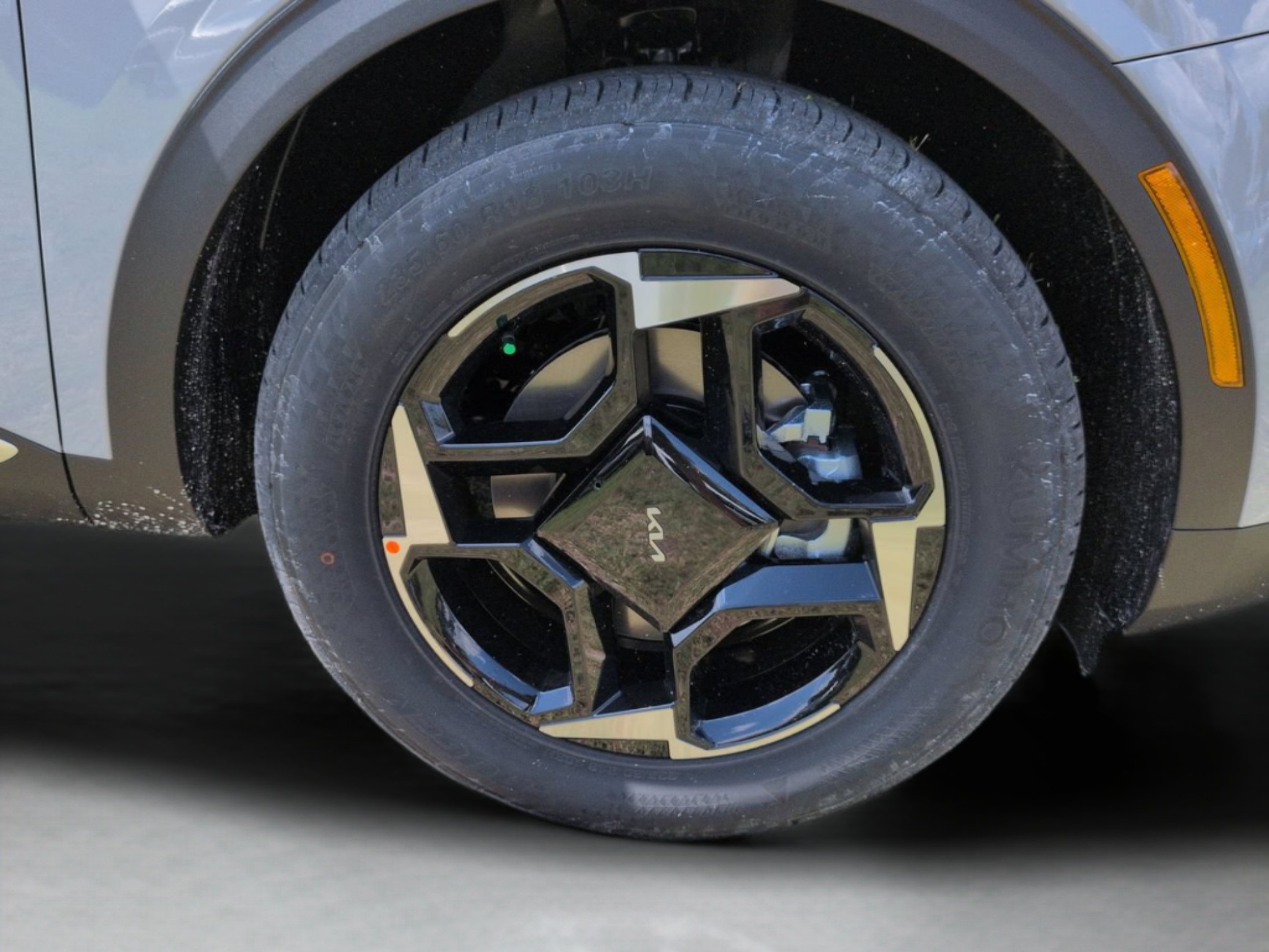 New 2026 Wolf Gray Kia EX image 11